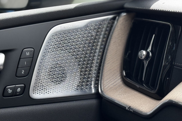 2025 Volvo XC60 UZ Ultra B5 Dark SUV Image 15