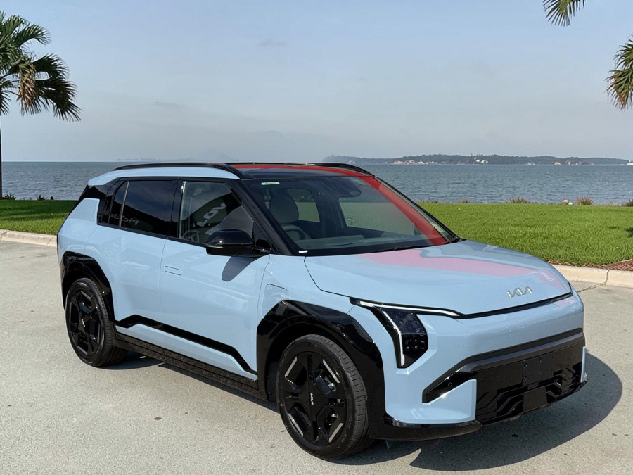 2026 Kia EV3 SV GT-Line SUV Image 1