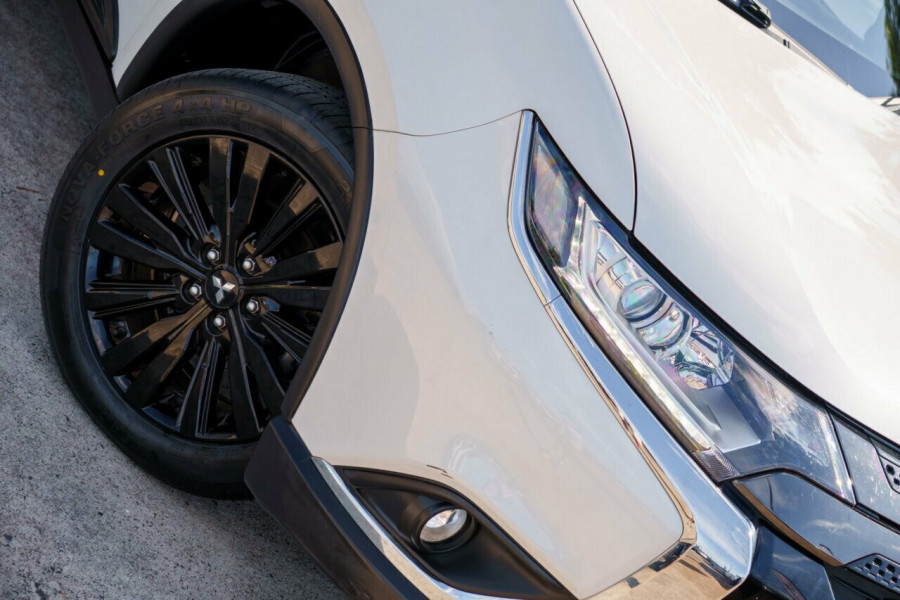 2021 Mitsubishi Outlander ZL Black Edition SUV Image 6