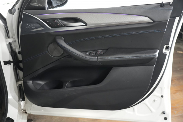2018 BMW X4 M40i SUV Image 27
