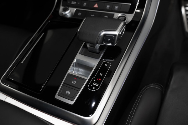 2025 Audi Q7 4M 50 TDI S line SUV image 16