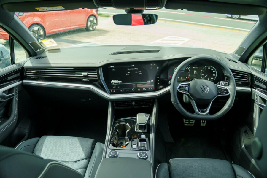 2025 Volkswagen Touareg RC 210TDI R-Line SUV Image 19