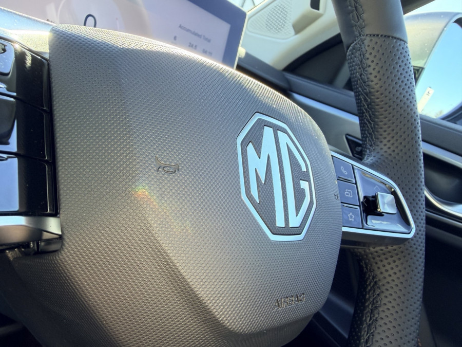 2026 MG HS Super Hybrid Essence SUV Image 14