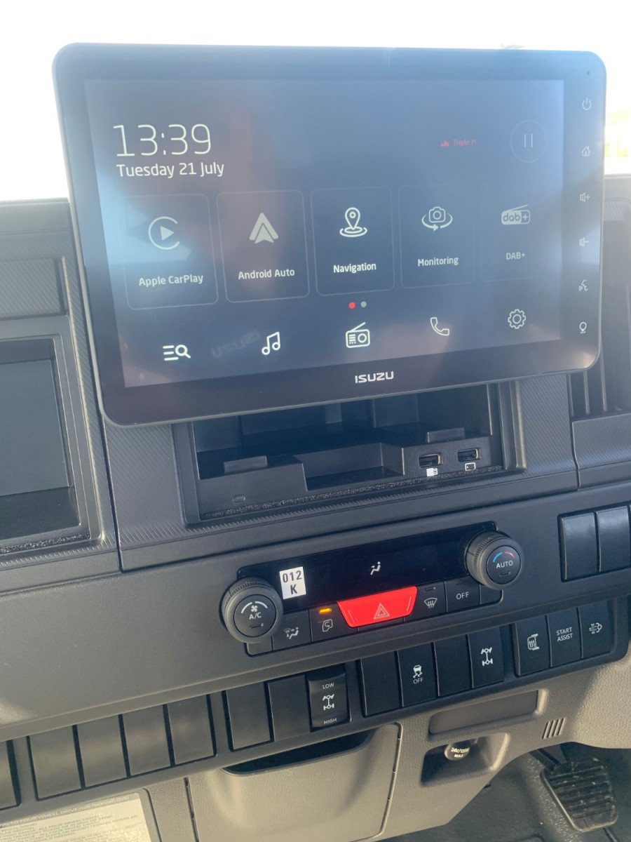 2026 Isuzu  NPS 75-175 MT D34 Cab Chassis Image 18