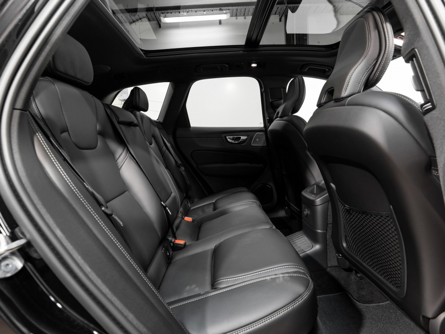 2026 Volvo XC60 UZ T8 Ultra Plug-in-hybrid AWD SUV Image 17