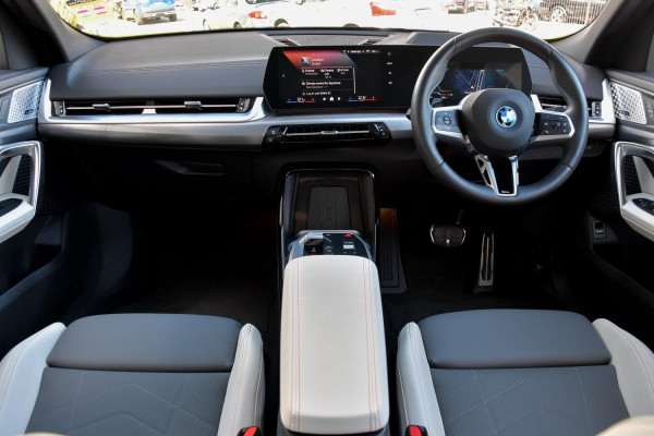 2024 BMW iX2 U10 eDrive20 M Sport SUV image 4