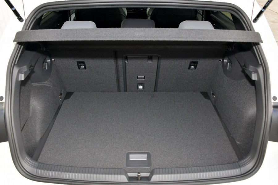 2024 Volkswagen Golf 8 110TSI R-Line Hatch Image 24