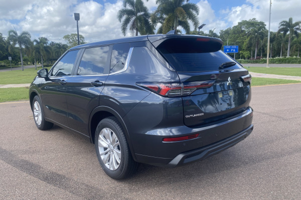 2025 MY26 Mitsubishi Outlander ZM ES SUV Image 4