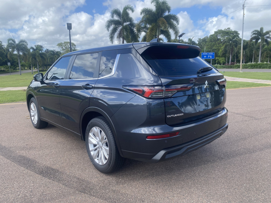 2025 MY26 Mitsubishi Outlander ZM ES SUV Image 4
