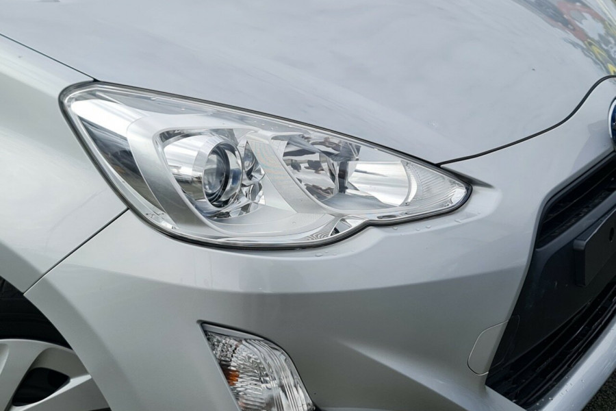 2016 Toyota Prius c NHP10R E-CVT Hatch Image 3