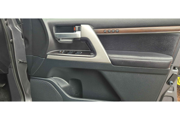 2021 Toyota LandCruiser VDJ200R Sahara Wagon Image 5