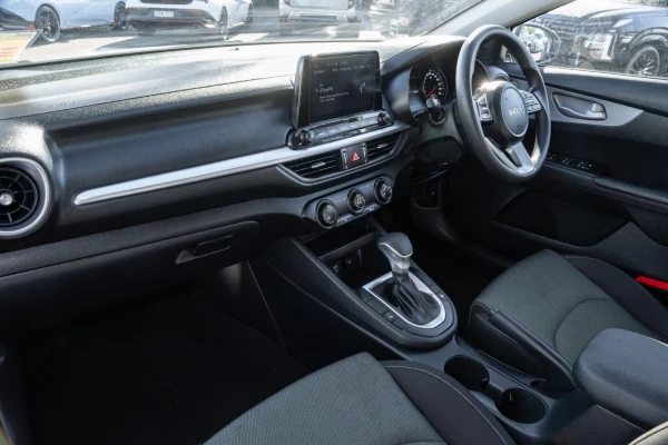 2024 Kia Cerato BD S Hatch Image 8