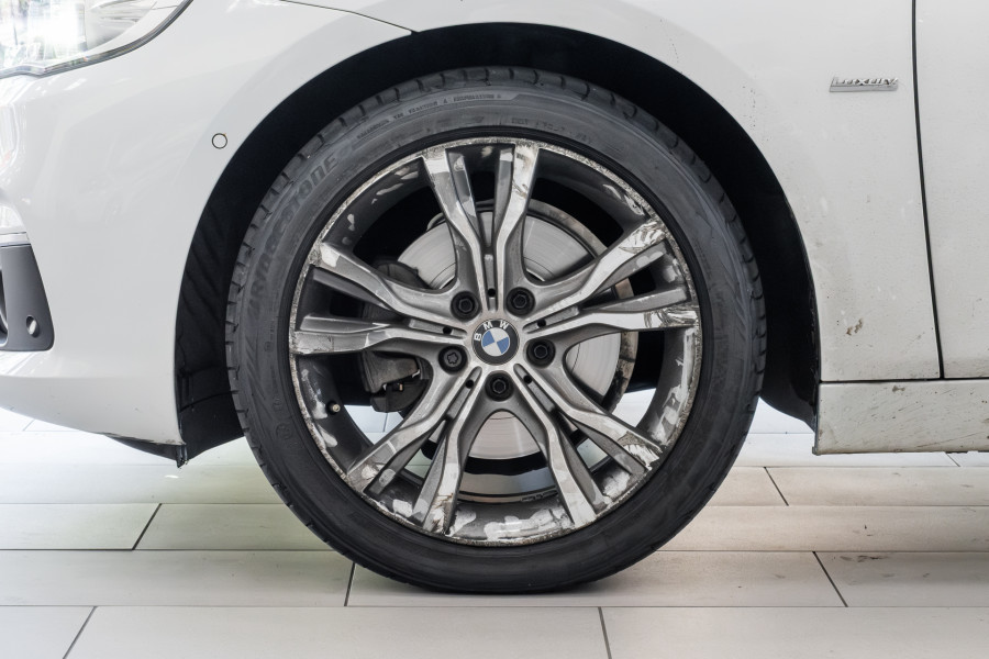 2015 BMW 2 Series 220i Sport Line Hatch Image 23