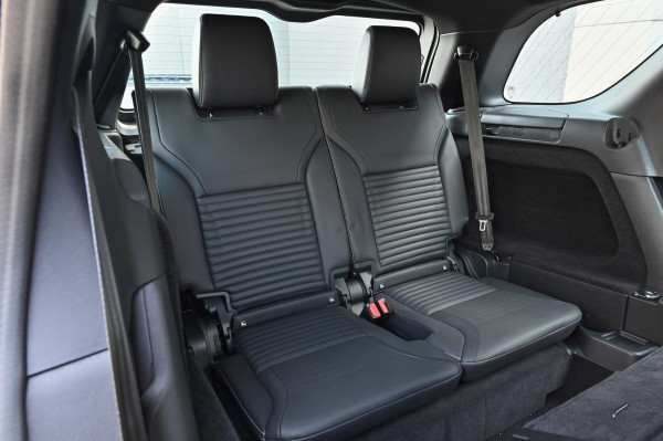 2025 Land Rover Discovery Series 5 D350 Dynamic HSE SUV image 9