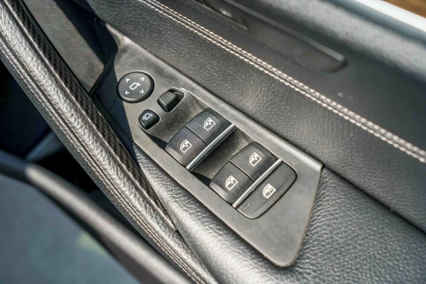 2017 BMW 5 Series G30 520d Luxury Line Sedan Image 10