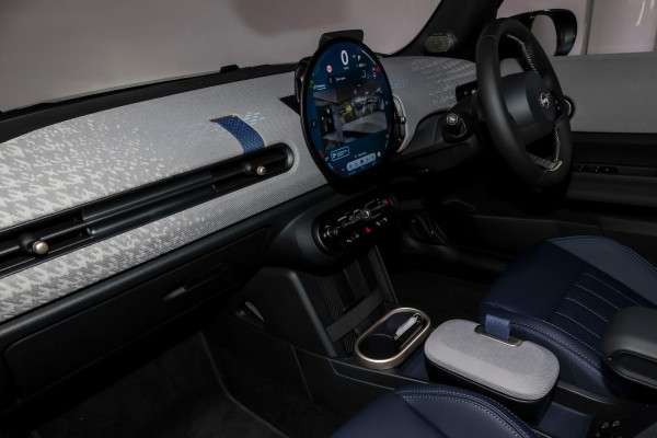 2025 MINI Cooper F65 C Favoured Hatch image 8