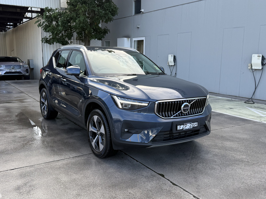 2026 Volvo XC40 XZ Ultra B4 Bright SUV Image 2