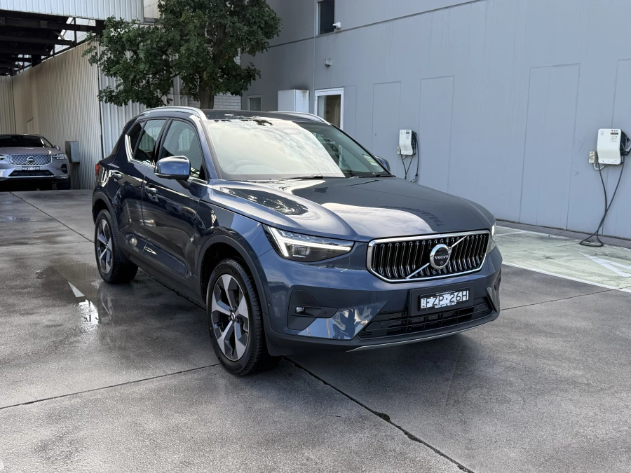2026 Volvo XC40 XZ Ultra B4 Bright SUV Image 2