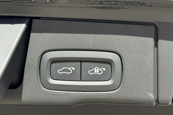 2025 Volvo XC60 UZ Plus T8 Plug-in Hybrid SUV Image 24