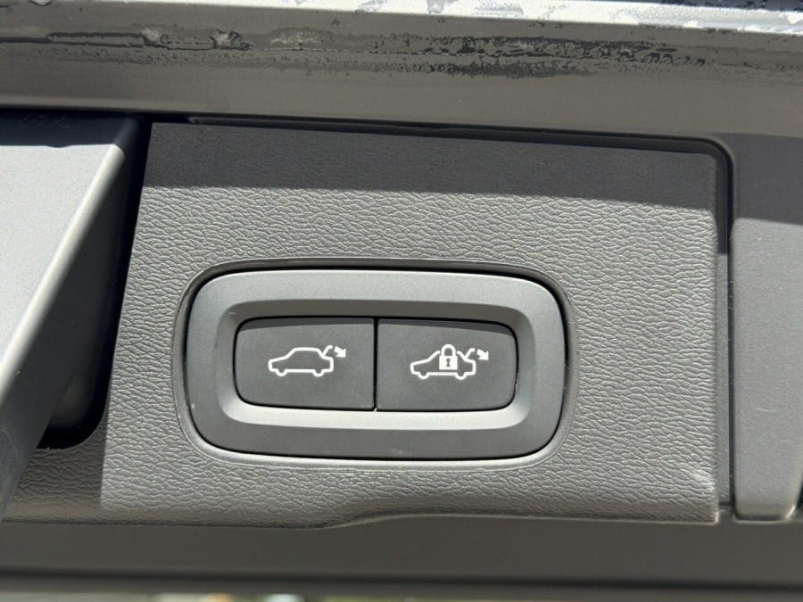 2025 Volvo XC60 UZ Plus T8 Plug-in Hybrid SUV Image 24