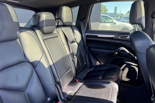 2016 MY17 Porsche Cayenne 92A Platinum Edition SUV Image 18