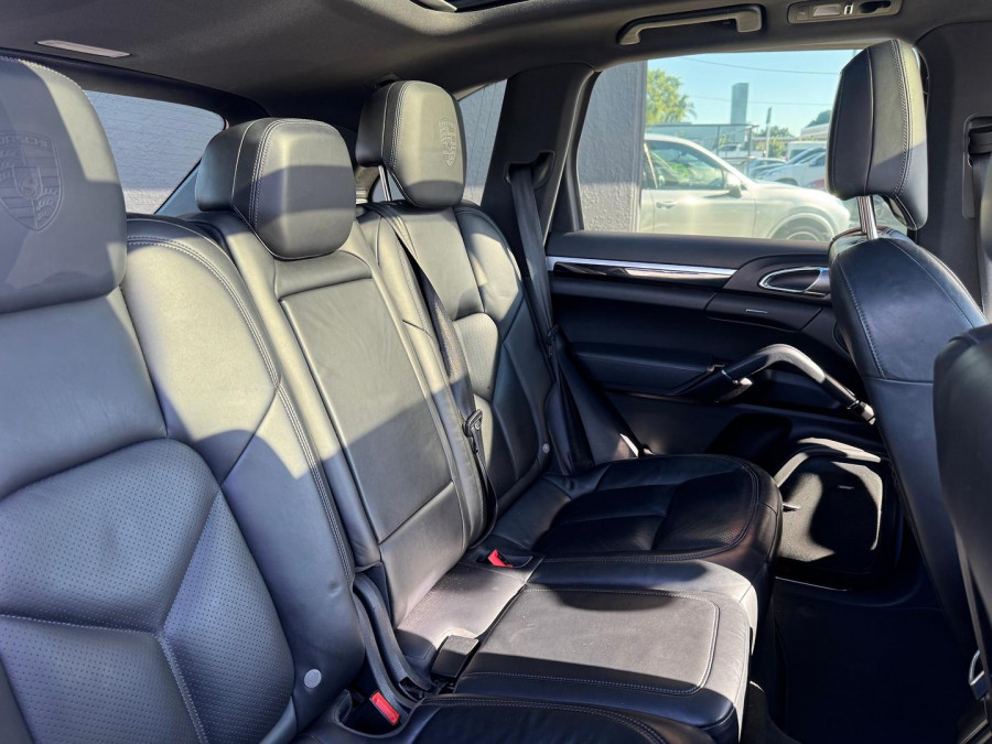 2016 MY17 Porsche Cayenne 92A Platinum Edition SUV Image 18
