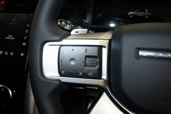 2026 Land Rover Discovery Series 5 D350 Dynamic SE SUV image 14