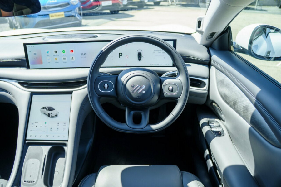 2025 MG IM5 P12L Premium Hatch Image 9