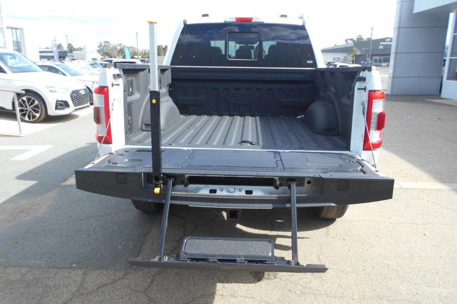 2023 Ford F-150 No Series Lariat Dual Cab Image 23