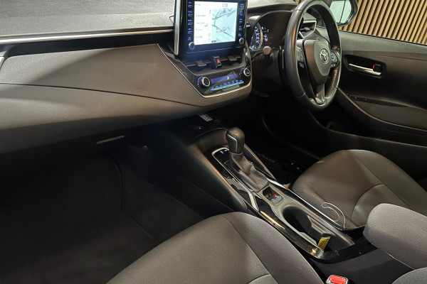2020 Toyota Corolla ZRE SX Sedan Image 19