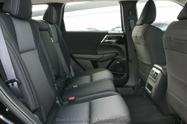 2025 Mitsubishi Outlander ZM ES SUV Image 6