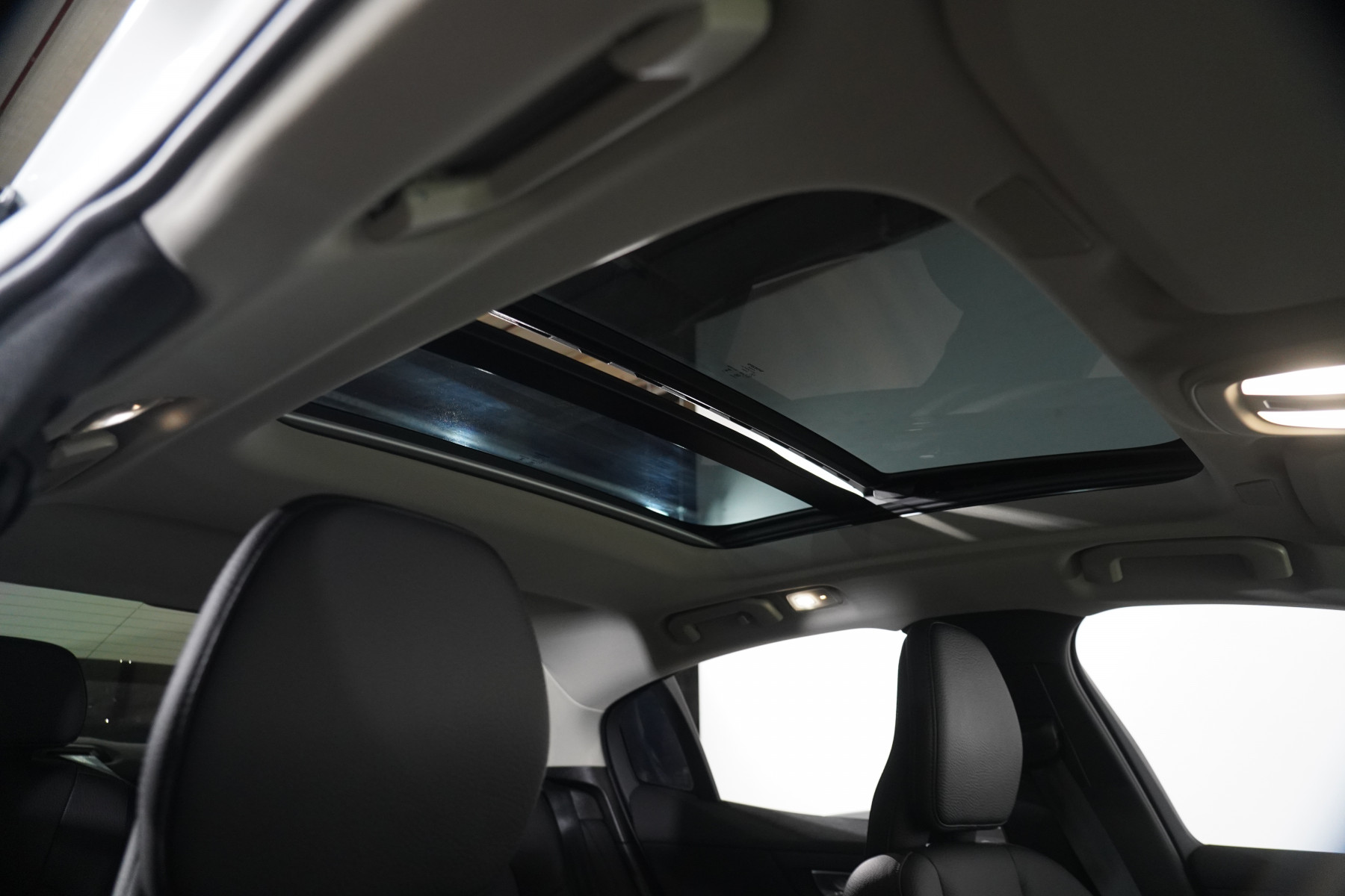 2023 Volvo S60 Ultimate B5 Bright Mhev Sedan Image 26