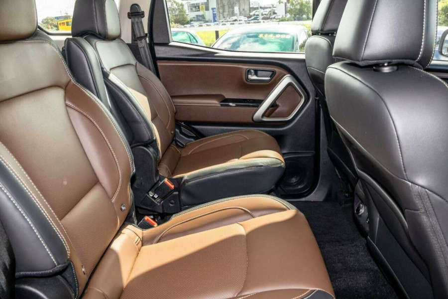 2023 Mahindra Scorpio  Z8L SUV Image 7