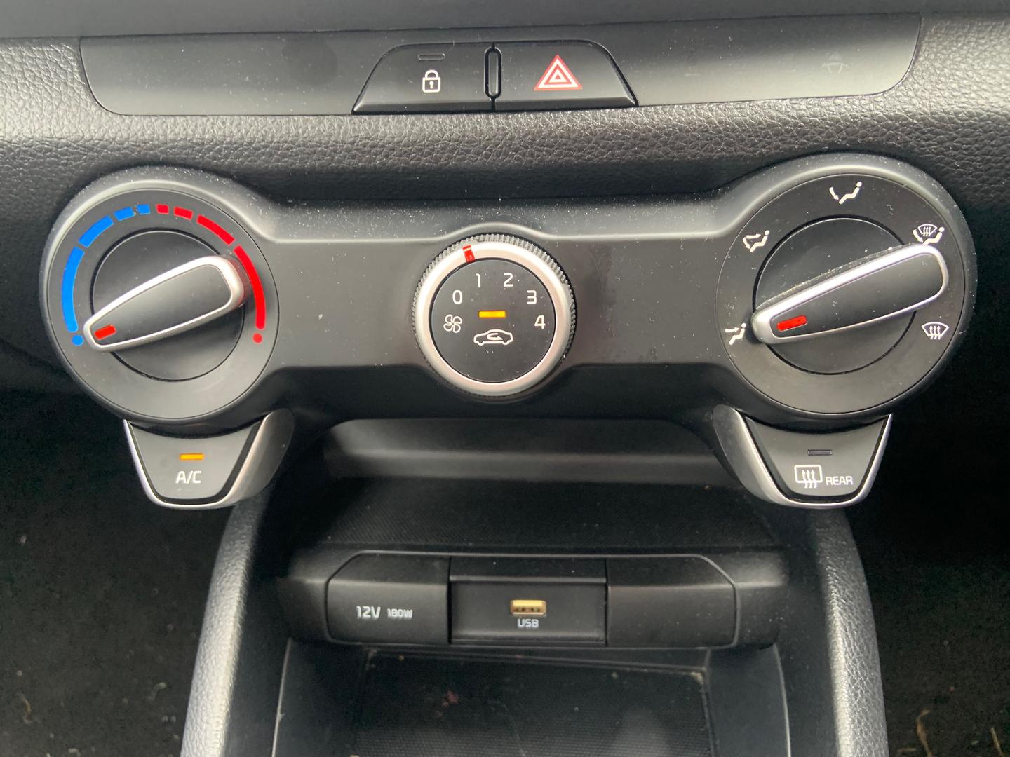 2021 MY22 Kia Stonic YB Sport SUV Image 28
