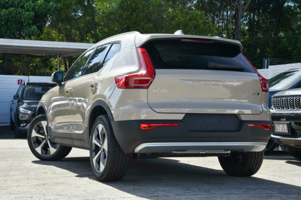 2024 MY25 Volvo XC40 XZ Ultra B4 Bright SUV Image 4