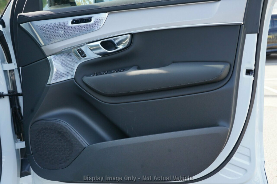 2026 Volvo XC90 L Series Black Edition SUV Image 5