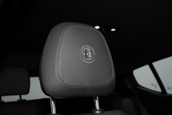 2023 Alfa Romeo Tonale Veloce SUV Image 5