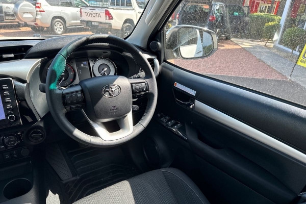 2023 Toyota HiLux GUN126R SR5 Cab Chassis Image 5