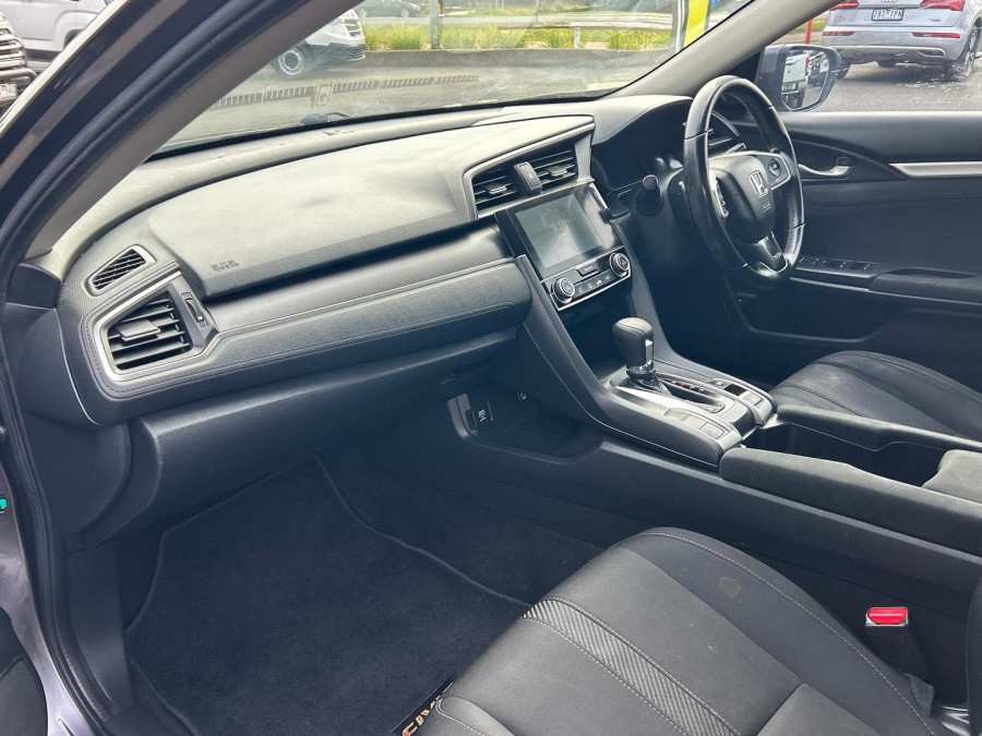 2018 Honda Civic 10th Gen VTi-L Sedan Image 11