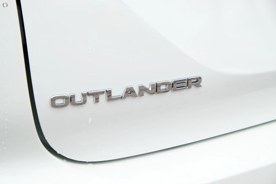2025 Mitsubishi Outlander ZM LS SUV Image 9