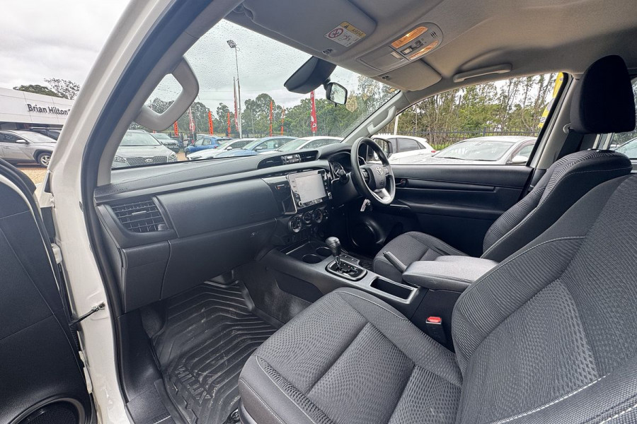 2021 Toyota HiLux GUN126R SR Extra Cab Chassis Image 13