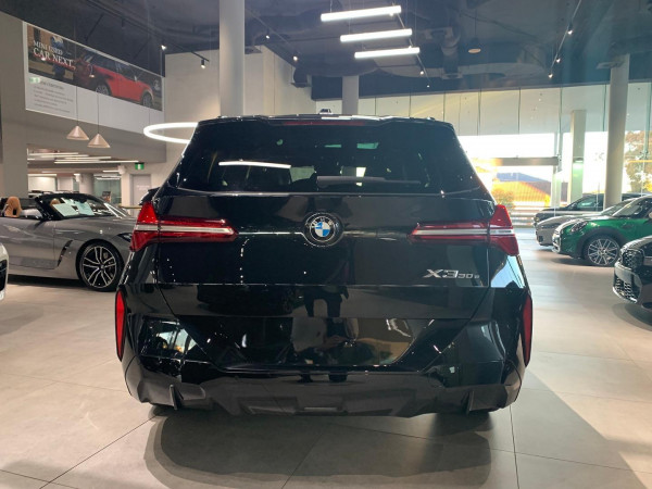 2025 BMW X3 G45 30e xDrive SUV image 5