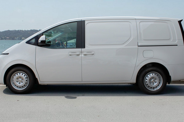 2027 Hyundai Staria Load US4.V4  Van Image 5