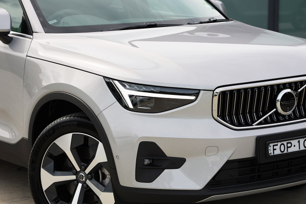 2024 MY25 Volvo XC40 XZ Ultra B4 Bright SUV Image 2