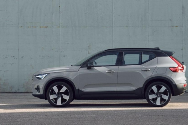 2024 MY25 Volvo EX40  Ultra Single Motor Extended Range SUV Image 4