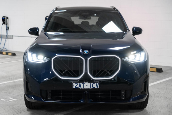 2025 BMW X3 G45 30e xDrive SUV image 3