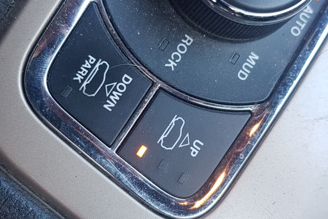 2014 Jeep Grand Cherokee Limited 8 of 10