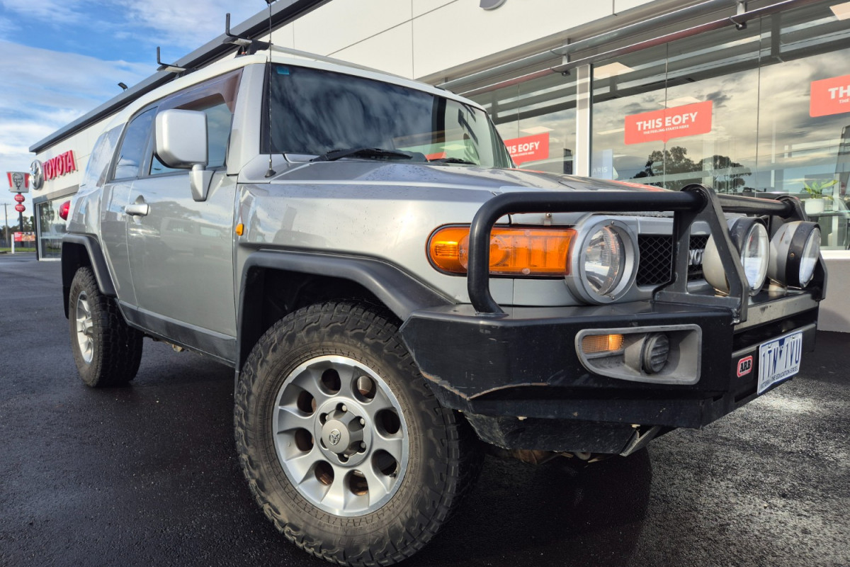 2012 MY13 Toyota FJ Cruiser GSJ15R  SUV