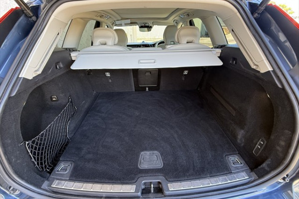 2020 Volvo XC60 UZ D4 Inscription SUV Image 11