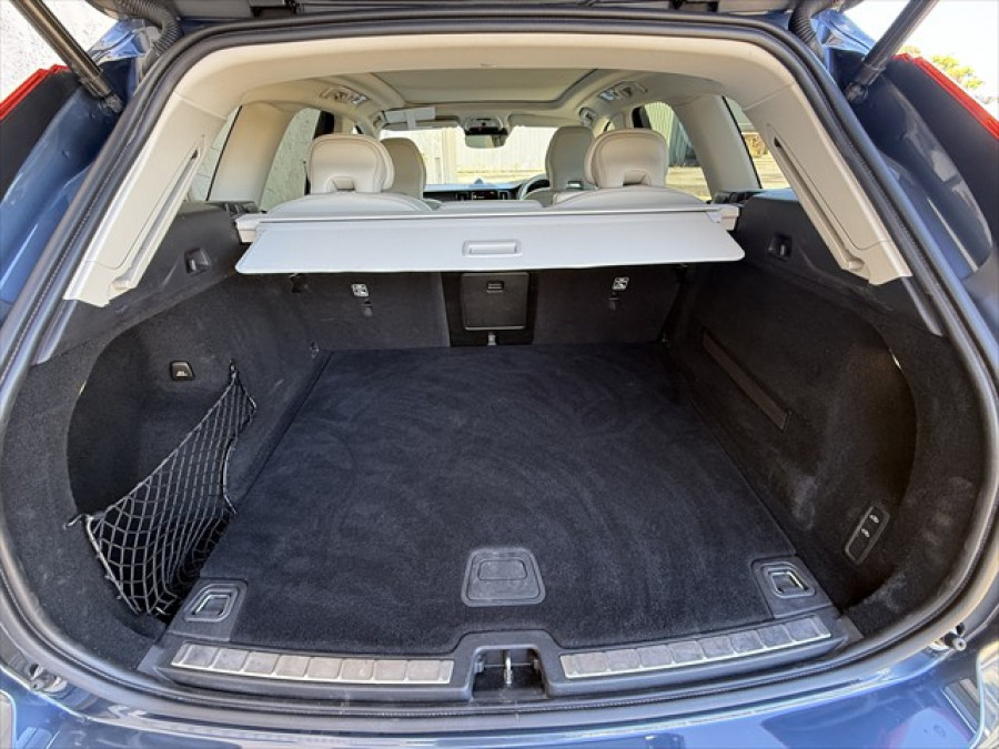 2020 Volvo XC60 UZ D4 Inscription SUV Image 11